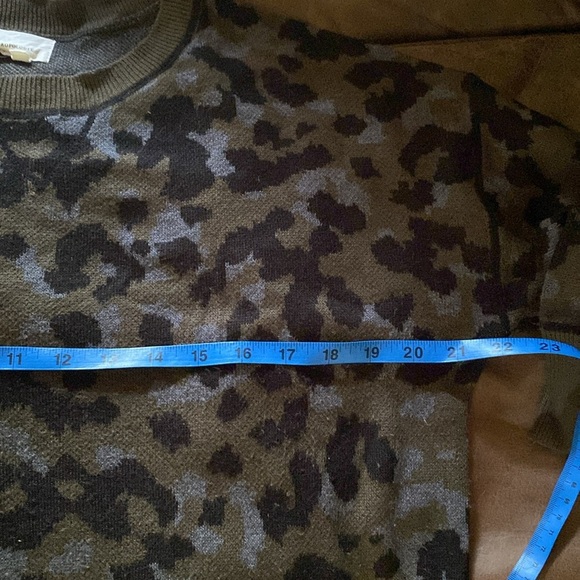 Anthropologie Olive Green/Lavender Animal Print Knit Crewneck Sweater, Size M - Picture 6 of 7